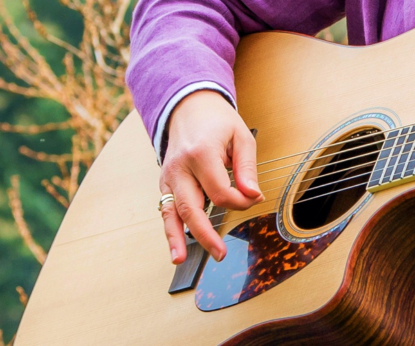 Gitarre Die Gitarre kann Solo- oder Begleitinstrument sein.